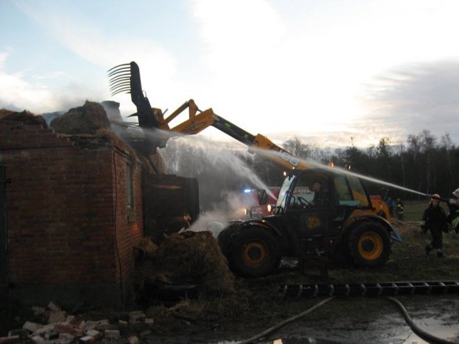 Pożar budynków gospodarczych w Romanowie [23.12.2015] - zdjęcie #2 - eOstroleka.pl