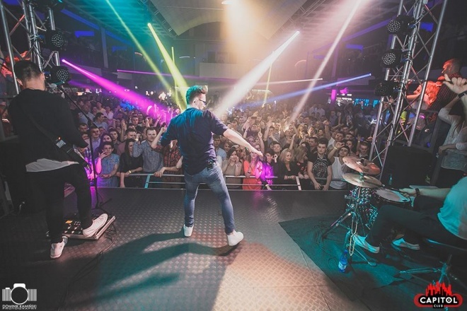 Mega gwiazdy disco polo w Clubie Capitol Sypniewo [27.12.2015] - zdjęcie #84 - eOstroleka.pl