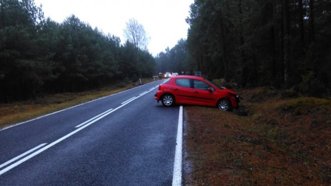 Czołowe zderzenie „osobówek” pod Łysymi [27.12.2015] - zdjęcie #7 - eOstroleka.pl