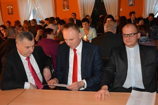 Wigilijne spotkanie samorządu gminy Łyse z udziałem Miss Polski 2014 Ewy Mielnickiej [22.12.2015] - zdjęcie #16 - eOstroleka.pl