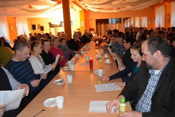 Wigilijne spotkanie samorządu gminy Łyse z udziałem Miss Polski 2014 Ewy Mielnickiej [22.12.2015] - zdjęcie #20 - eOstroleka.pl