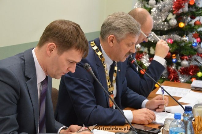 Sesja Rady Miasta Ostrołęki [30.12.2015] - zdjęcie #1 - eOstroleka.pl