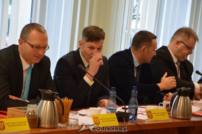 Sesja Rady Miasta Ostrołęki [30.12.2015] - zdjęcie #37 - eOstroleka.pl