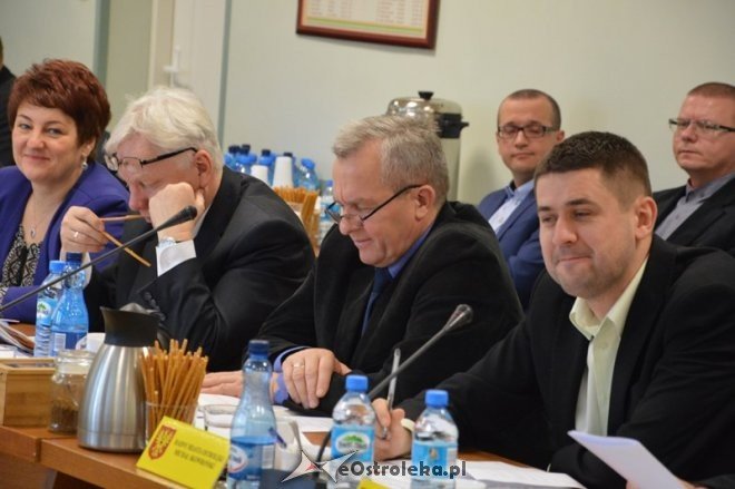 Sesja Rady Miasta Ostrołęki [30.12.2015] - zdjęcie #55 - eOstroleka.pl