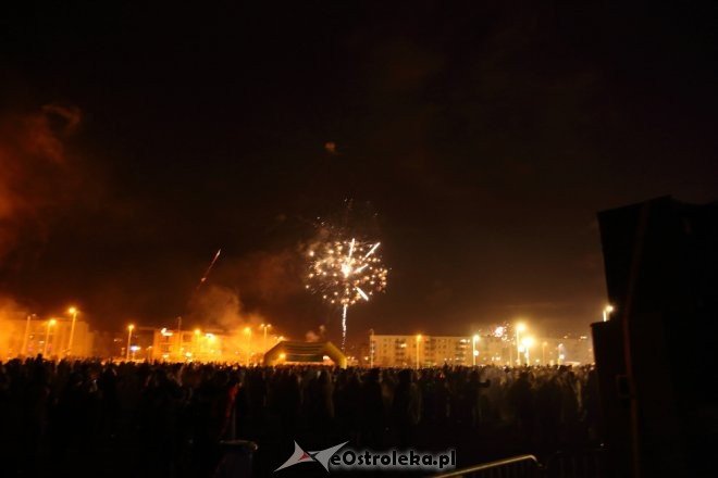 Tak Ostrołęka przywitała 2016 rok. Zobacz zdjęcia z miejskiego Sylwestra [31.12.2015] - zdjęcie #15 - eOstroleka.pl