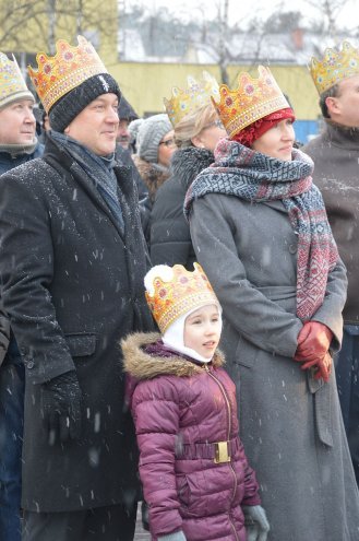 Orszak Trzech Króli przemaszerował ulicami Ostrołęki [06.01.2016] - zdjęcie #14 - eOstroleka.pl