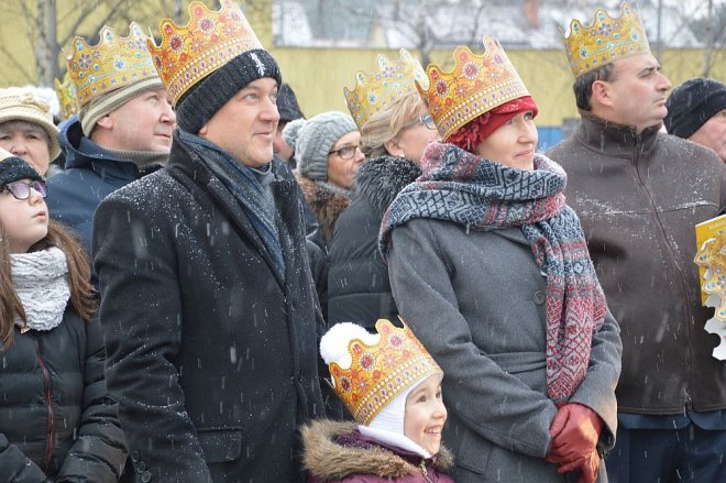 Orszak Trzech Króli przemaszerował ulicami Ostrołęki [06.01.2016] - zdjęcie #15 - eOstroleka.pl