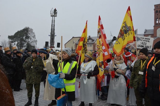 Orszak Trzech Króli przemaszerował ulicami Ostrołęki [06.01.2016] - zdjęcie #240 - eOstroleka.pl