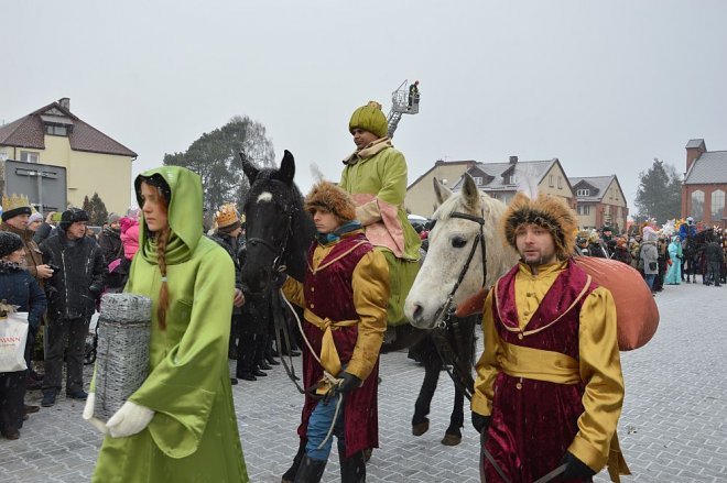 Orszak Trzech Króli przemaszerował ulicami Ostrołęki [06.01.2016] - zdjęcie #233 - eOstroleka.pl