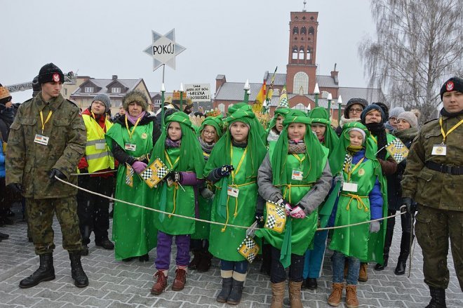 Orszak Trzech Króli przemaszerował ulicami Ostrołęki [06.01.2016] - zdjęcie #230 - eOstroleka.pl