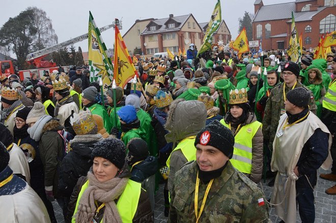 Orszak Trzech Króli przemaszerował ulicami Ostrołęki [06.01.2016] - zdjęcie #228 - eOstroleka.pl