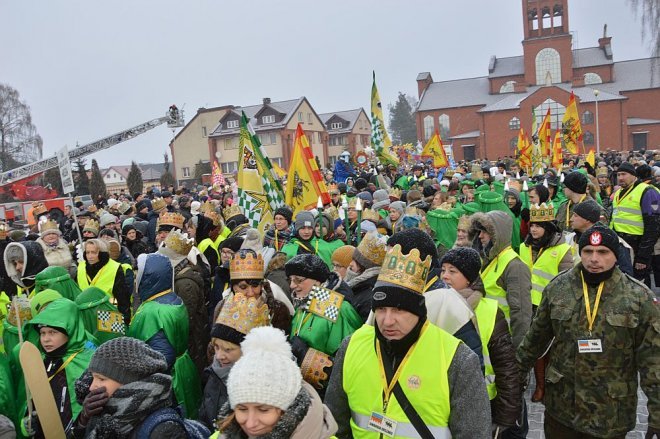 Orszak Trzech Króli przemaszerował ulicami Ostrołęki [06.01.2016] - zdjęcie #227 - eOstroleka.pl