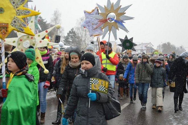 Orszak Trzech Króli przemaszerował ulicami Ostrołęki [06.01.2016] - zdjęcie #206 - eOstroleka.pl