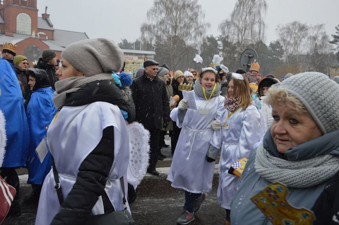 Orszak Trzech Króli przemaszerował ulicami Ostrołęki [06.01.2016] - zdjęcie #201 - eOstroleka.pl