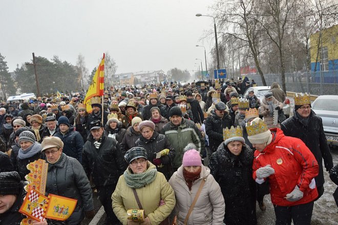 Orszak Trzech Króli przemaszerował ulicami Ostrołęki [06.01.2016] - zdjęcie #198 - eOstroleka.pl
