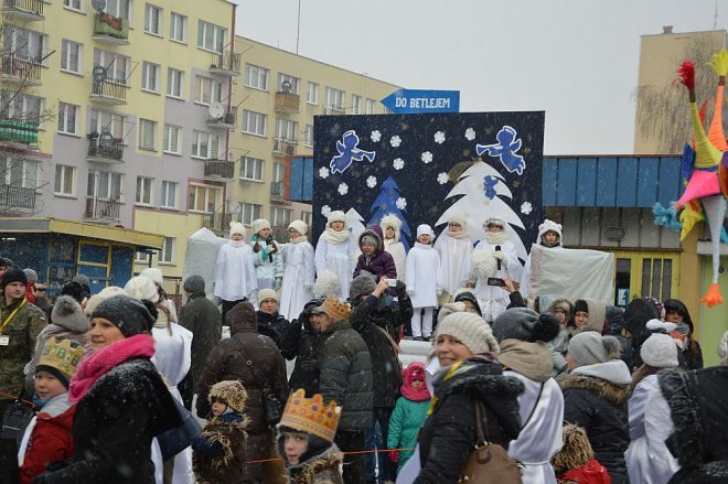 Orszak Trzech Króli przemaszerował ulicami Ostrołęki [06.01.2016] - zdjęcie #182 - eOstroleka.pl