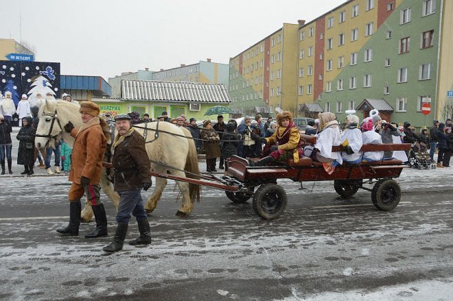 Orszak Trzech Króli przemaszerował ulicami Ostrołęki [06.01.2016] - zdjęcie #177 - eOstroleka.pl