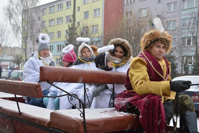 Orszak Trzech Króli przemaszerował ulicami Ostrołęki [06.01.2016] - zdjęcie #170 - eOstroleka.pl
