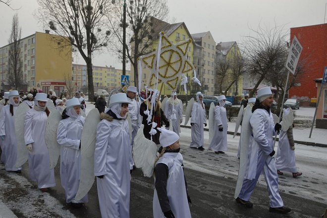 Orszak Trzech Króli przemaszerował ulicami Ostrołęki [06.01.2016] - zdjęcie #167 - eOstroleka.pl
