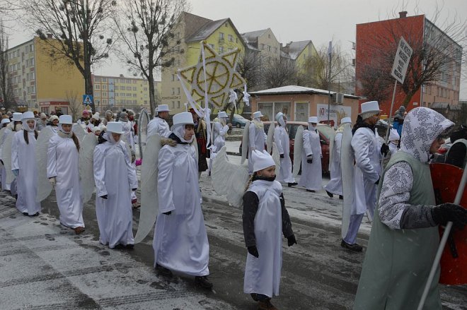 Orszak Trzech Króli przemaszerował ulicami Ostrołęki [06.01.2016] - zdjęcie #166 - eOstroleka.pl