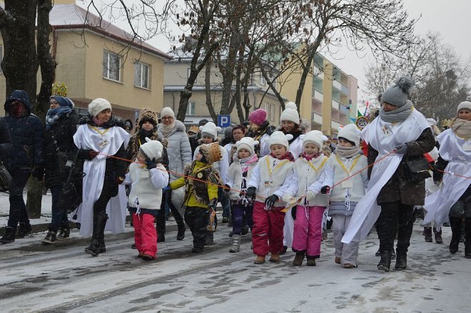 Orszak Trzech Króli przemaszerował ulicami Ostrołęki [06.01.2016] - zdjęcie #162 - eOstroleka.pl