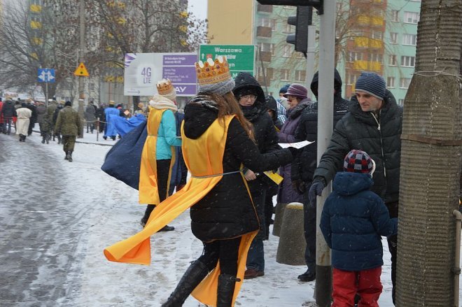 Orszak Trzech Króli przemaszerował ulicami Ostrołęki [06.01.2016] - zdjęcie #119 - eOstroleka.pl