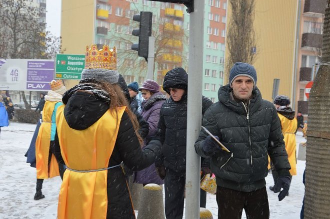 Orszak Trzech Króli przemaszerował ulicami Ostrołęki [06.01.2016] - zdjęcie #117 - eOstroleka.pl