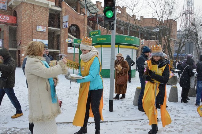 Orszak Trzech Króli przemaszerował ulicami Ostrołęki [06.01.2016] - zdjęcie #113 - eOstroleka.pl