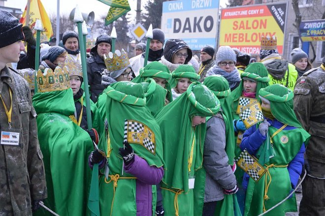 Orszak Trzech Króli przemaszerował ulicami Ostrołęki [06.01.2016] - zdjęcie #99 - eOstroleka.pl