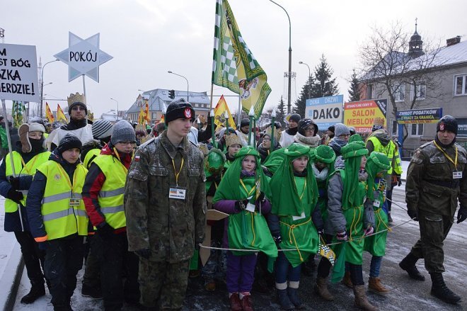 Orszak Trzech Króli przemaszerował ulicami Ostrołęki [06.01.2016] - zdjęcie #97 - eOstroleka.pl
