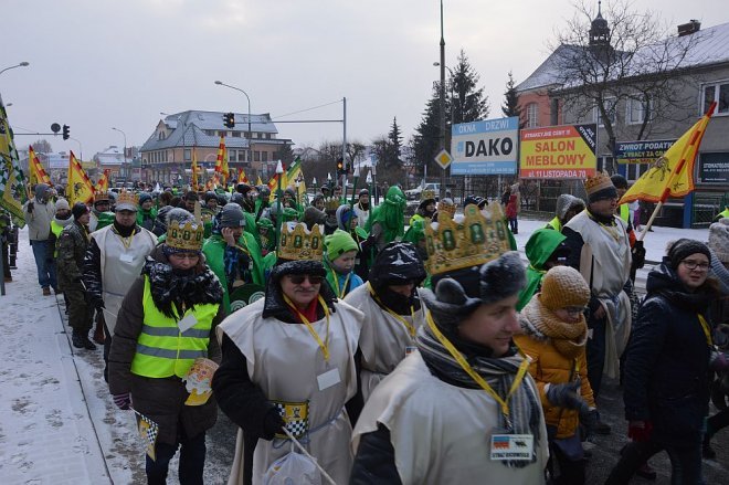 Orszak Trzech Króli przemaszerował ulicami Ostrołęki [06.01.2016] - zdjęcie #93 - eOstroleka.pl