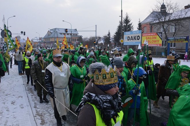 Orszak Trzech Króli przemaszerował ulicami Ostrołęki [06.01.2016] - zdjęcie #91 - eOstroleka.pl