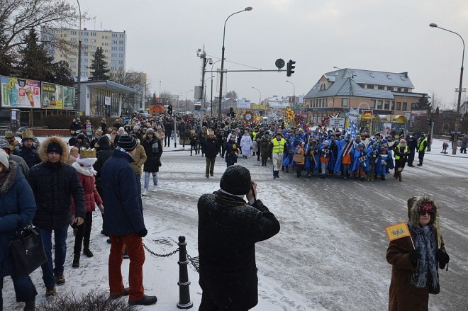 Orszak Trzech Króli przemaszerował ulicami Ostrołęki [06.01.2016] - zdjęcie #138 - eOstroleka.pl
