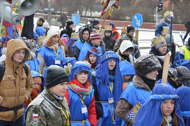 Orszak Trzech Króli przemaszerował ulicami Ostrołęki [06.01.2016] - zdjęcie #134 - eOstroleka.pl
