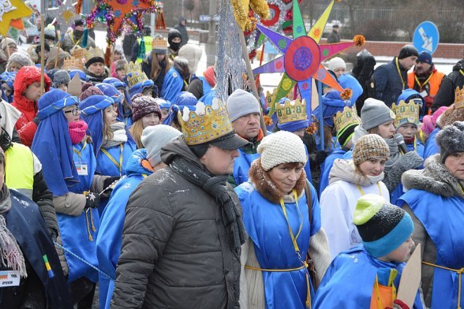 Orszak Trzech Króli przemaszerował ulicami Ostrołęki [06.01.2016] - zdjęcie #132 - eOstroleka.pl