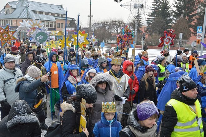 Orszak Trzech Króli przemaszerował ulicami Ostrołęki [06.01.2016] - zdjęcie #130 - eOstroleka.pl