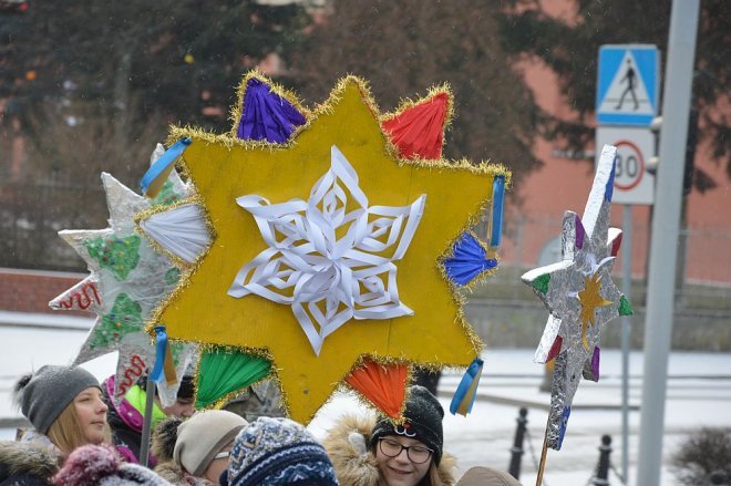 Orszak Trzech Króli przemaszerował ulicami Ostrołęki [06.01.2016] - zdjęcie #124 - eOstroleka.pl