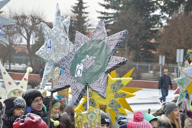 Orszak Trzech Króli przemaszerował ulicami Ostrołęki [06.01.2016] - zdjęcie #122 - eOstroleka.pl