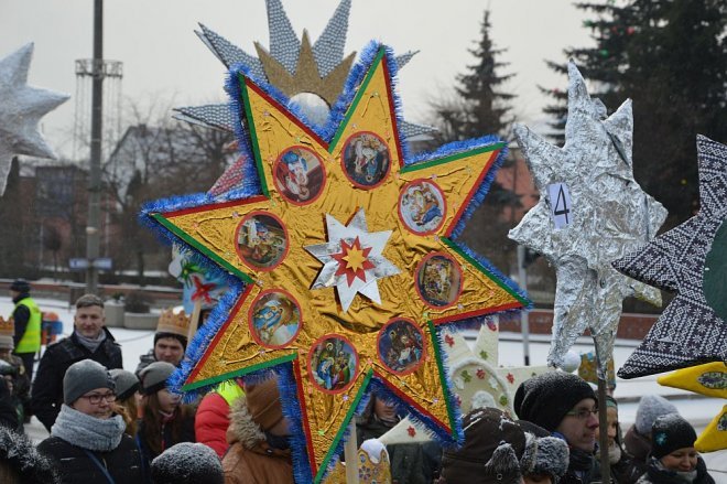 Orszak Trzech Króli przemaszerował ulicami Ostrołęki [06.01.2016] - zdjęcie #120 - eOstroleka.pl