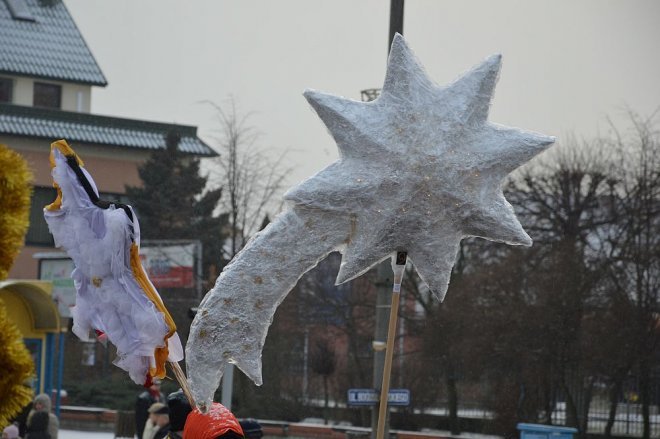 Orszak Trzech Króli przemaszerował ulicami Ostrołęki [06.01.2016] - zdjęcie #118 - eOstroleka.pl