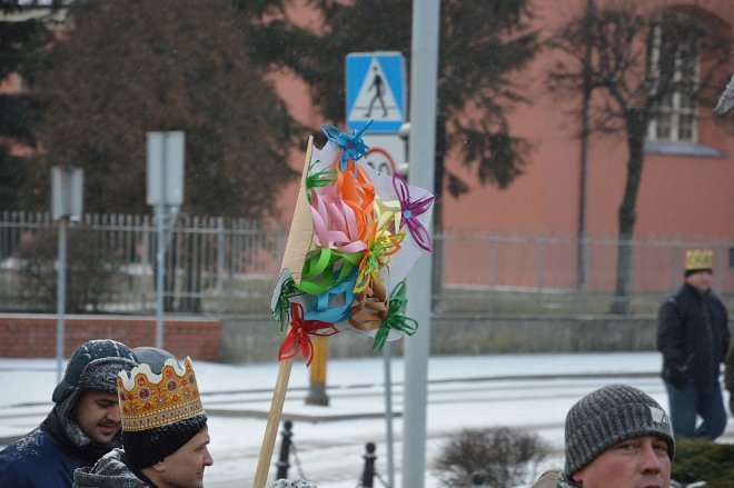 Orszak Trzech Króli przemaszerował ulicami Ostrołęki [06.01.2016] - zdjęcie #114 - eOstroleka.pl
