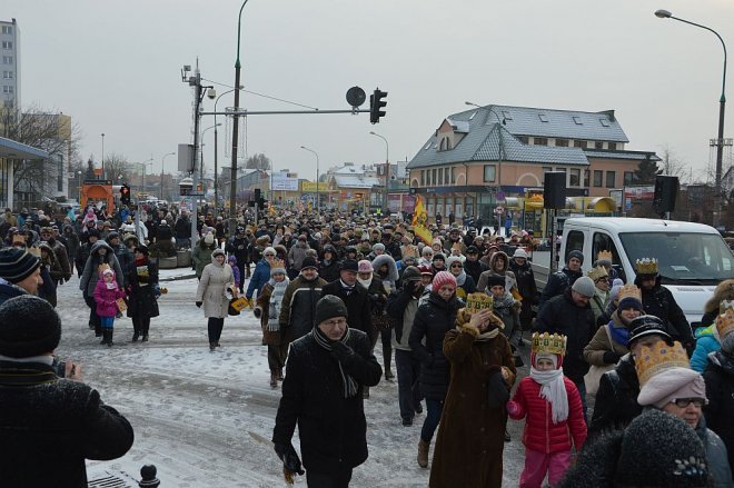 Orszak Trzech Króli przemaszerował ulicami Ostrołęki [06.01.2016] - zdjęcie #104 - eOstroleka.pl