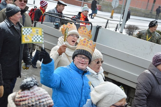 Orszak Trzech Króli przemaszerował ulicami Ostrołęki [06.01.2016] - zdjęcie #98 - eOstroleka.pl