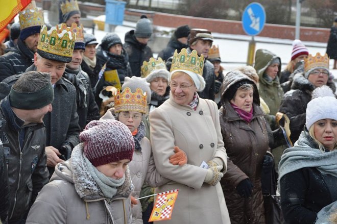 Orszak Trzech Króli przemaszerował ulicami Ostrołęki [06.01.2016] - zdjęcie #94 - eOstroleka.pl