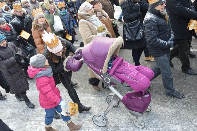 Orszak Trzech Króli przemaszerował ulicami Ostrołęki [06.01.2016] - zdjęcie #92 - eOstroleka.pl