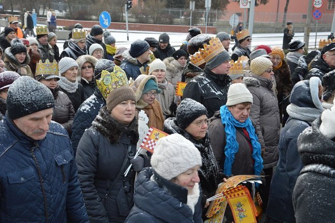 Orszak Trzech Króli przemaszerował ulicami Ostrołęki [06.01.2016] - zdjęcie #88 - eOstroleka.pl