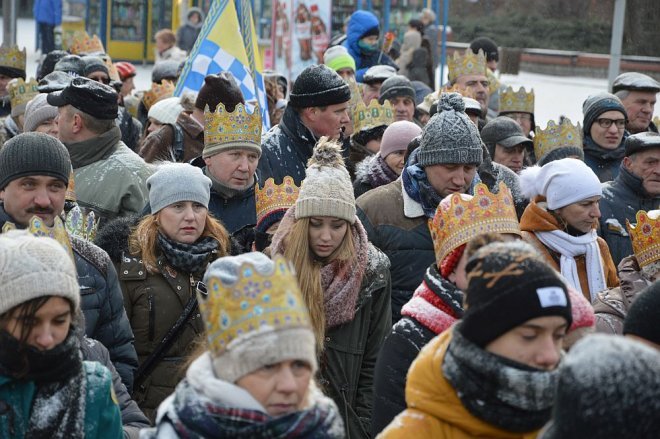 Orszak Trzech Króli przemaszerował ulicami Ostrołęki [06.01.2016] - zdjęcie #86 - eOstroleka.pl