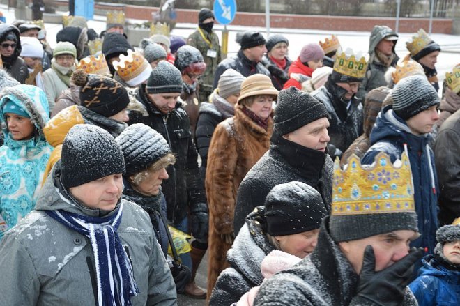 Orszak Trzech Króli przemaszerował ulicami Ostrołęki [06.01.2016] - zdjęcie #84 - eOstroleka.pl