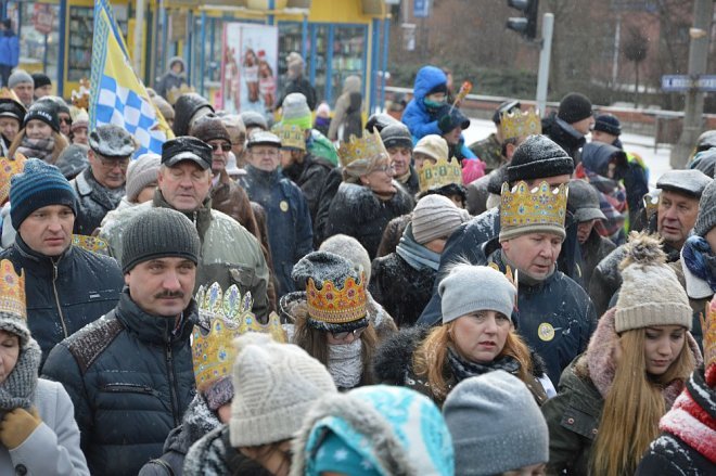 Orszak Trzech Króli przemaszerował ulicami Ostrołęki [06.01.2016] - zdjęcie #83 - eOstroleka.pl