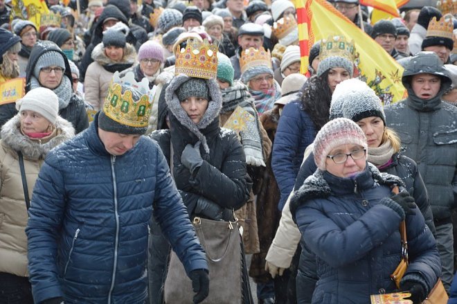 Orszak Trzech Króli przemaszerował ulicami Ostrołęki [06.01.2016] - zdjęcie #81 - eOstroleka.pl
